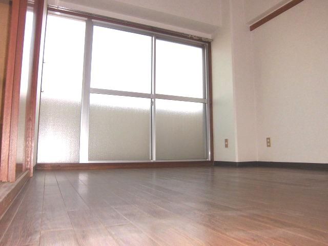 Living and room. Western-style room is a 6-tatami rooms.