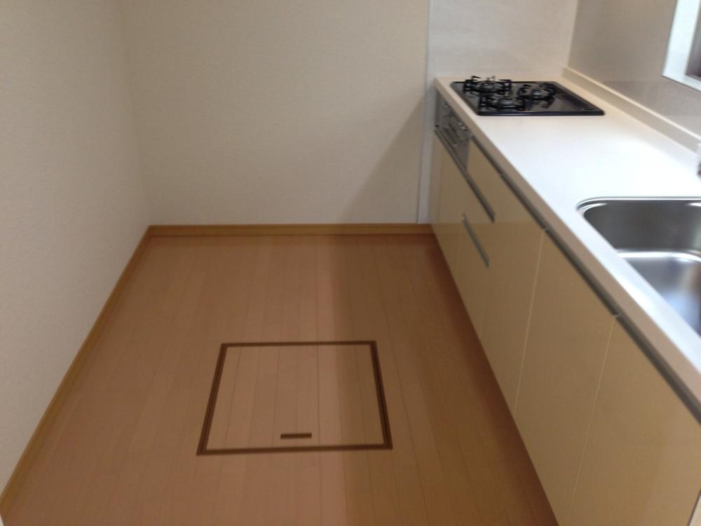 Kitchen. Kitchen space (with under-floor storage)