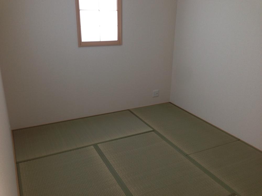 Non-living room. Independent Japanese-style room can also be used as a guest room! 