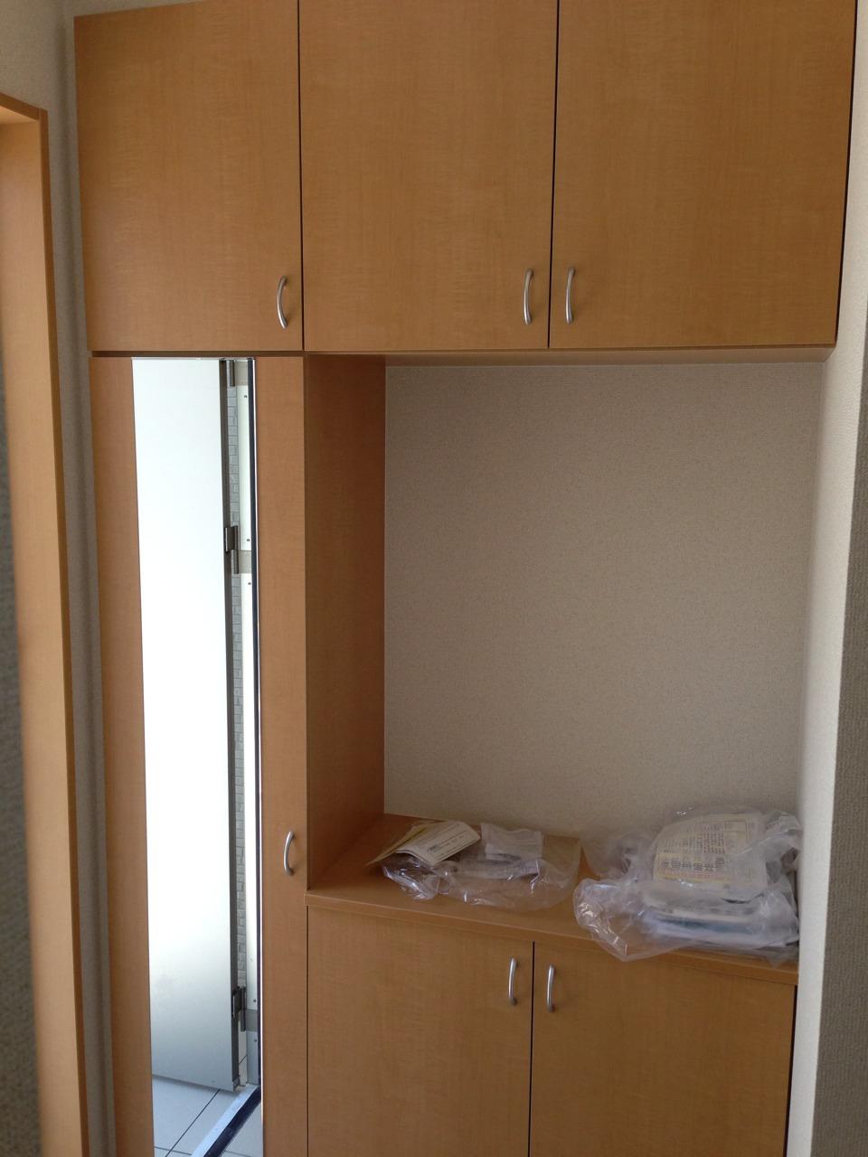 Receipt. Cupboard with mirror