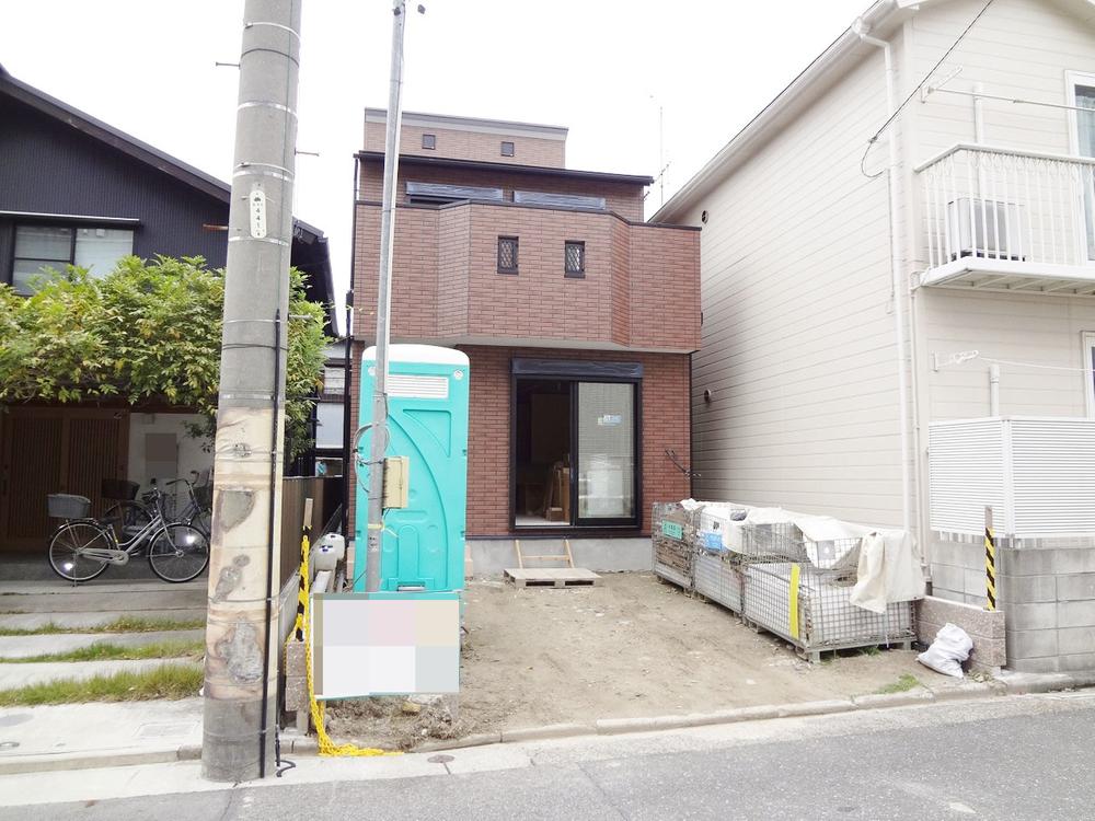 Local photos, including front road. Local (11 May 2013) Shooting