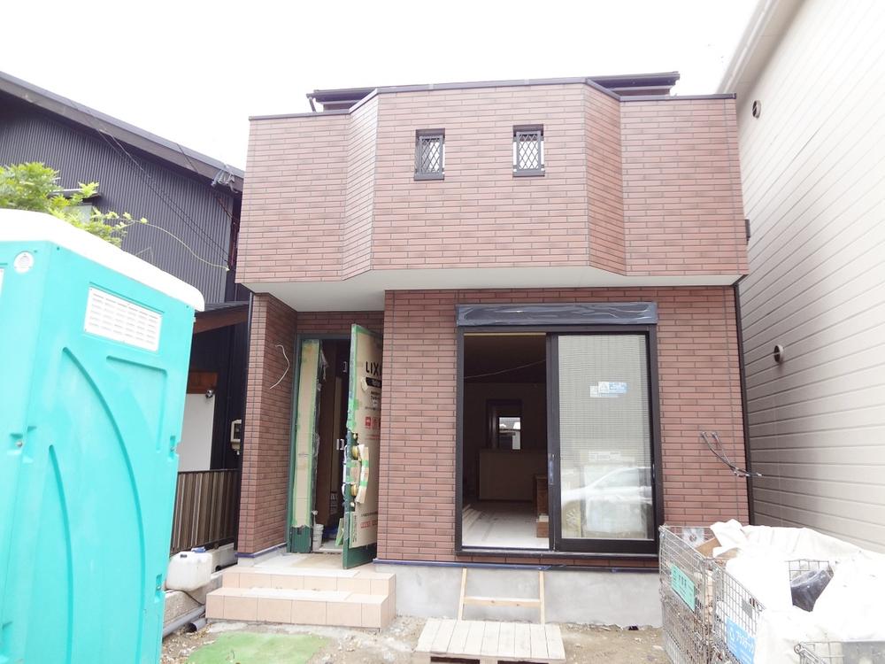 Local appearance photo. Local (11 May 2013) Shooting