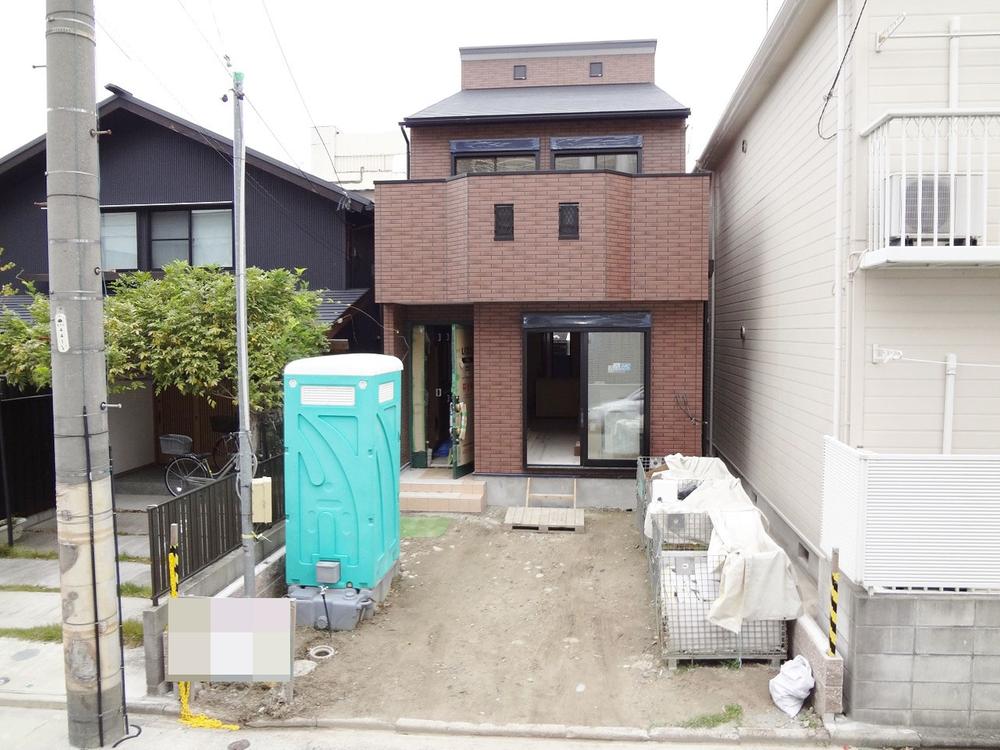 Local appearance photo. Local (11 May 2013) Shooting