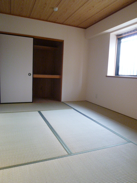 Living and room. Japanese-style room 6 quires