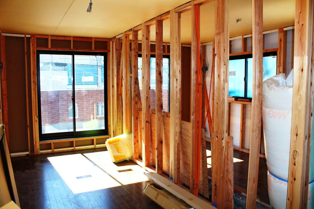 Construction ・ Construction method ・ specification. Woodworking foundation packing method ・  ・ It will be installed during the entire surface of the foundation and wood.  Increase the underfloor air permeability and reduce the vibration of the earthquake. Thing