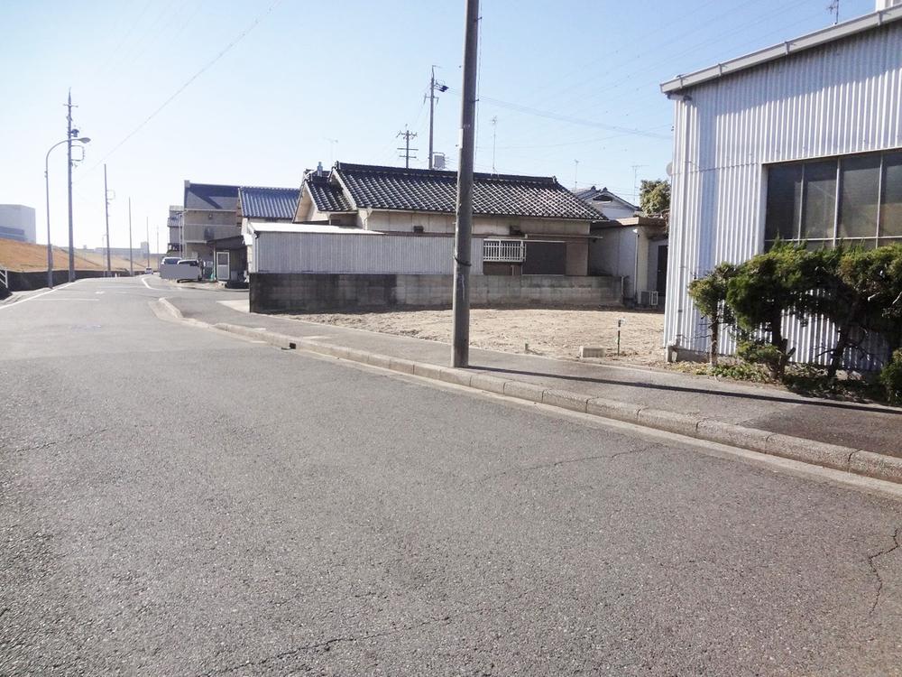 Local photos, including front road. Local (12 May 2013) Shooting