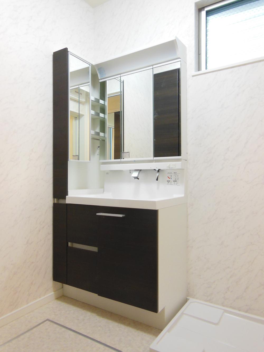 Other Equipment. Bright housed plenty of wash room! 