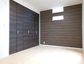 Non-living room. Western-style with a wide closet