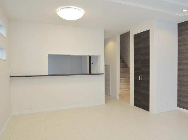 Local appearance photo. A light and airy living room