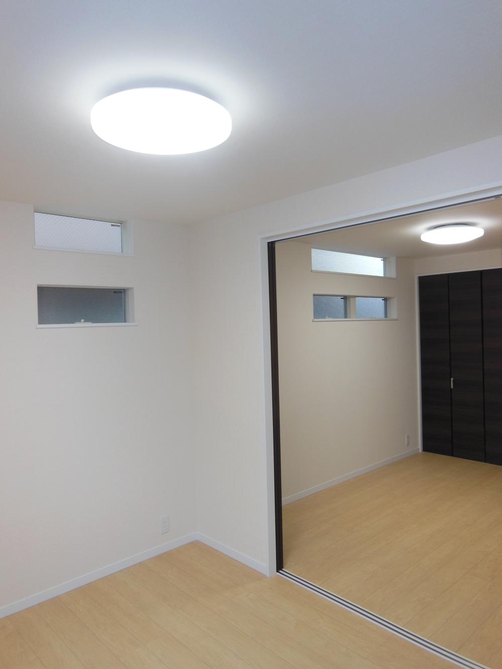 Non-living room. Western-style continued between the two j