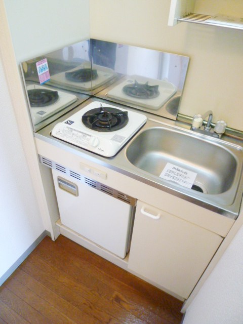 Kitchen. 1 lot gas stoves kitchen, Mini fridge