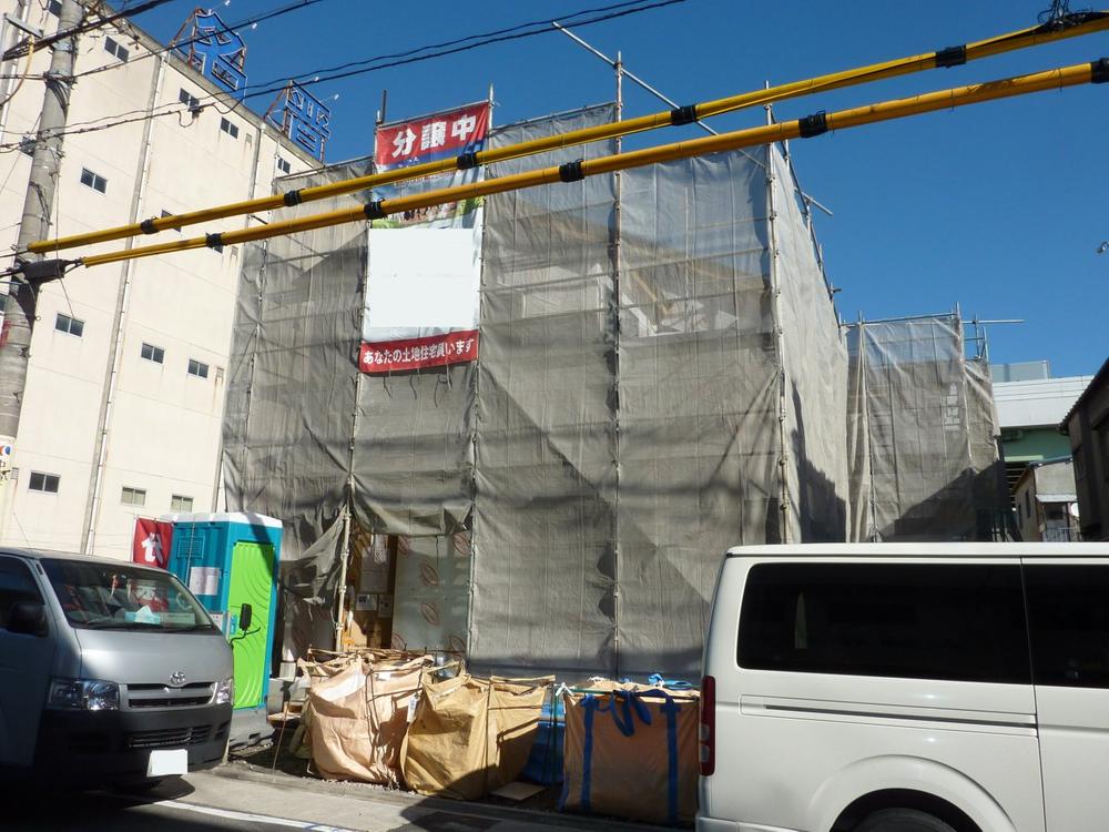 Local photos, including front road. Local (12 May 2013) Shooting