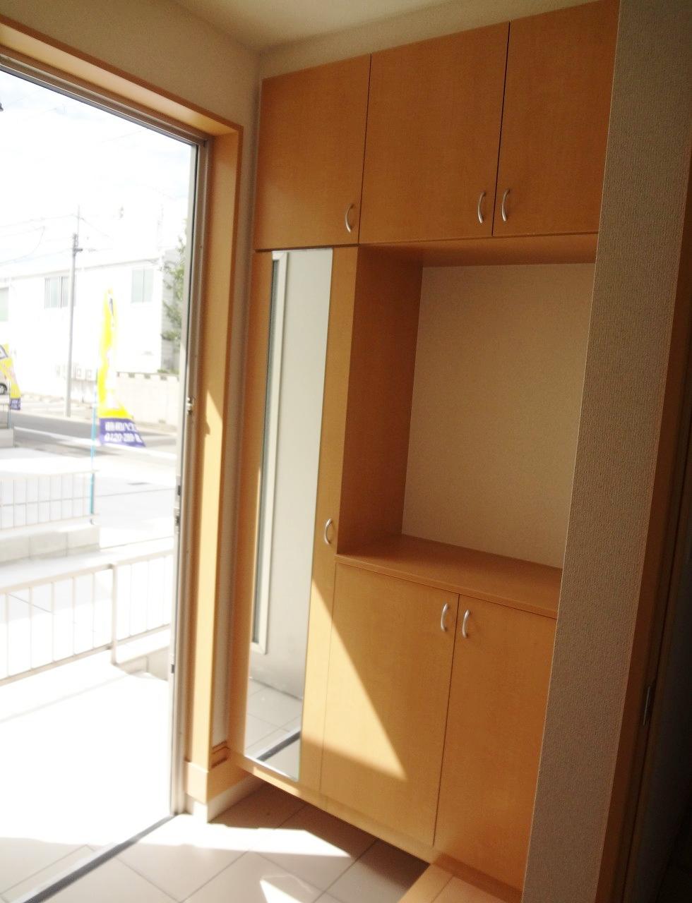 Entrance. Indoor (September 2013) Shooting