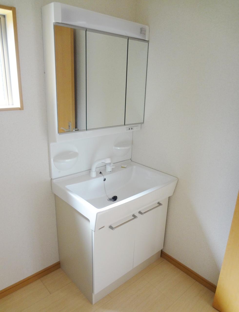 Wash basin, toilet. Indoor (September 2013) Shooting