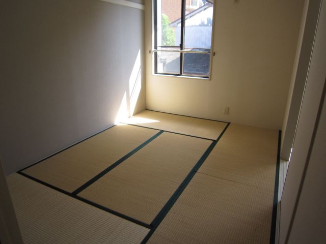 Living and room. 6 is a Pledge of Japanese-style room. 