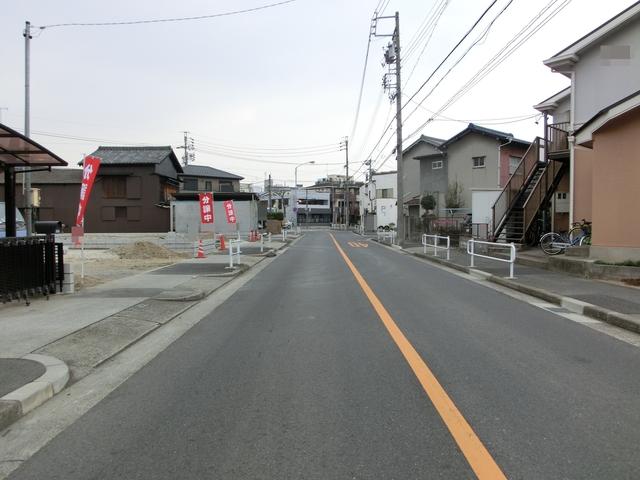 Local photos, including front road. Frontal road 2013 December 6 shooting