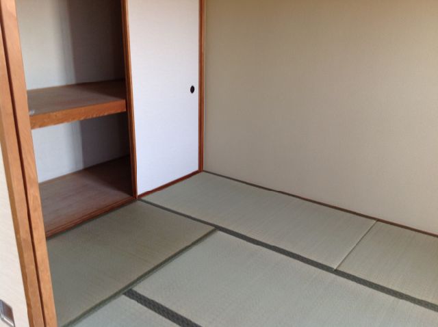 Living and room. Spacious relaxing Japanese-style room! 