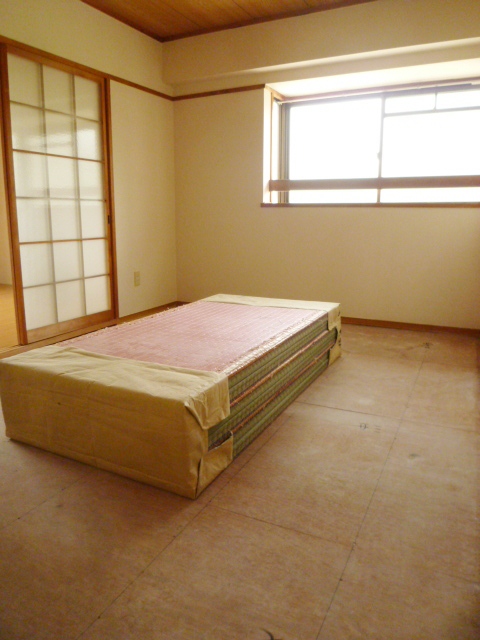 Living and room. Japanese-style room 6 quires