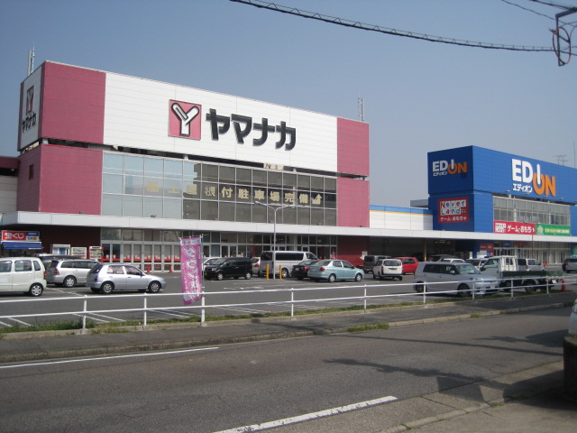 Supermarket. 641m until Yamanaka Shibata store (Super)
