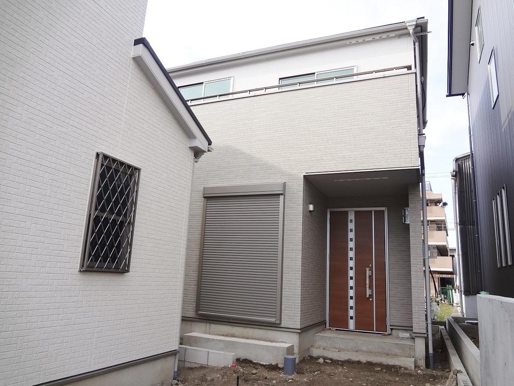 Local appearance photo. Local (11 May 2013) Shooting