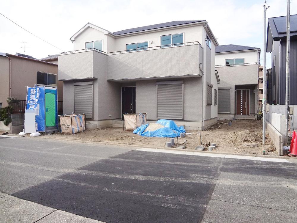 Local photos, including front road. Local (11 May 2013) Shooting