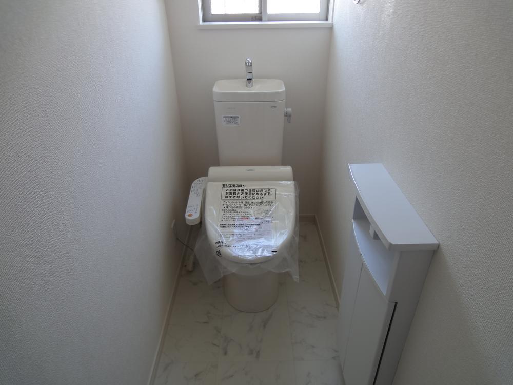 Same specifications photos (Other introspection). Example of construction toilet
