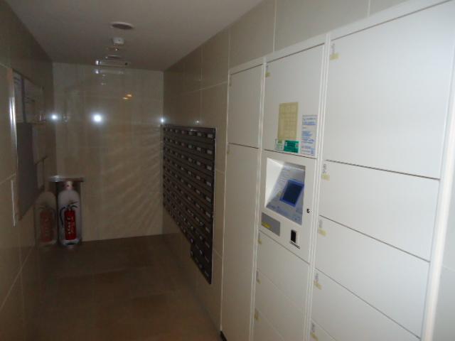 Other common areas. Courier box is very convenient to the temporary storage of parcels.