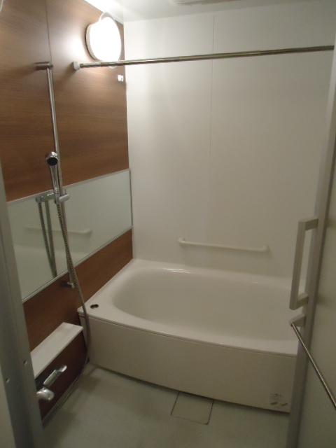 Bathroom. Unit bus automatic water filling function, heating, Cool breeze, Drying function with ventilation fan