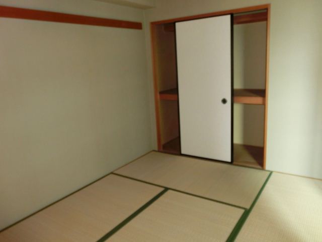 Living and room. Storage pat! 6 is a Pledge of Japanese-style room.