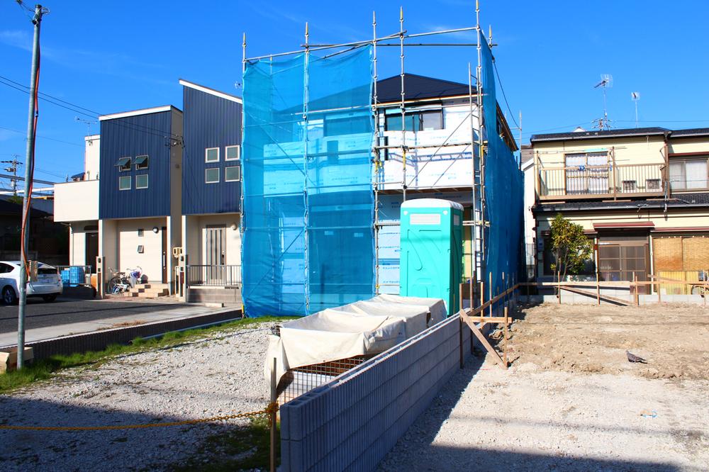 Local appearance photo.  ■ Site spacious 60 square meters