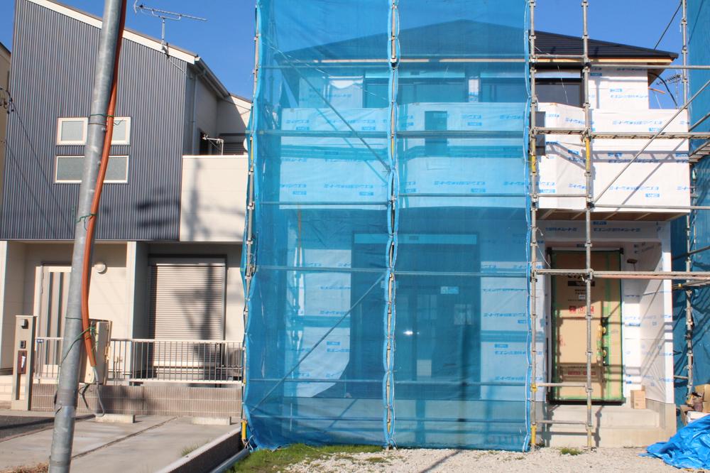 Local appearance photo.  ■ Parking 4 cars