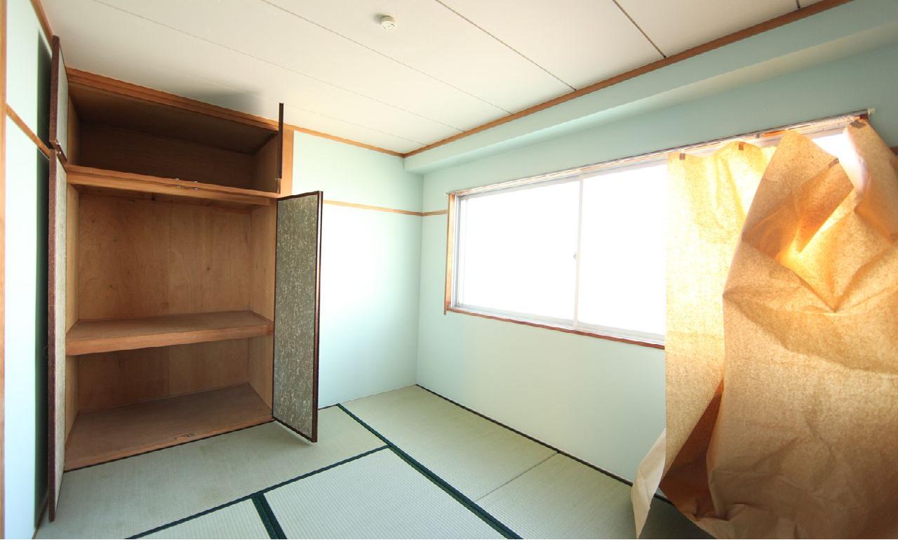Living and room. Japanese-style room 6 quires With closet (storage rich have)