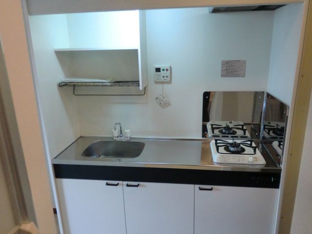 Kitchen. With gas stove!