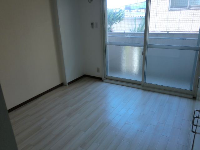 Living and room. Spacious rooms!