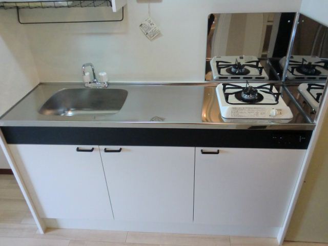 Kitchen. Cooking space spacious!