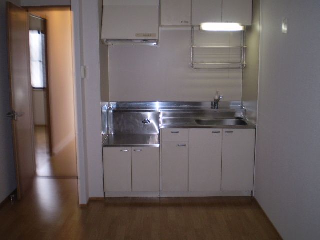 Kitchen. Gas stove can be installed