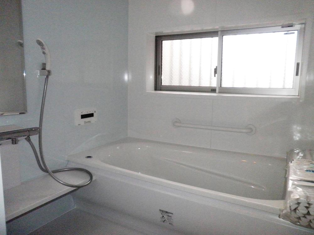 Bathroom. Indoor (11 May 2013) Shooting With reheating function