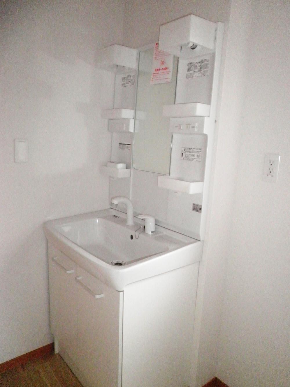 Wash basin, toilet. Indoor (11 May 2013) Shooting