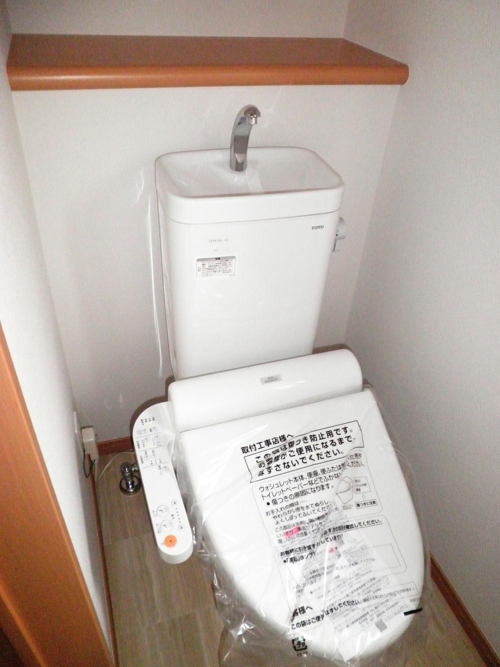 Toilet. Indoor (11 May 2013) Shooting