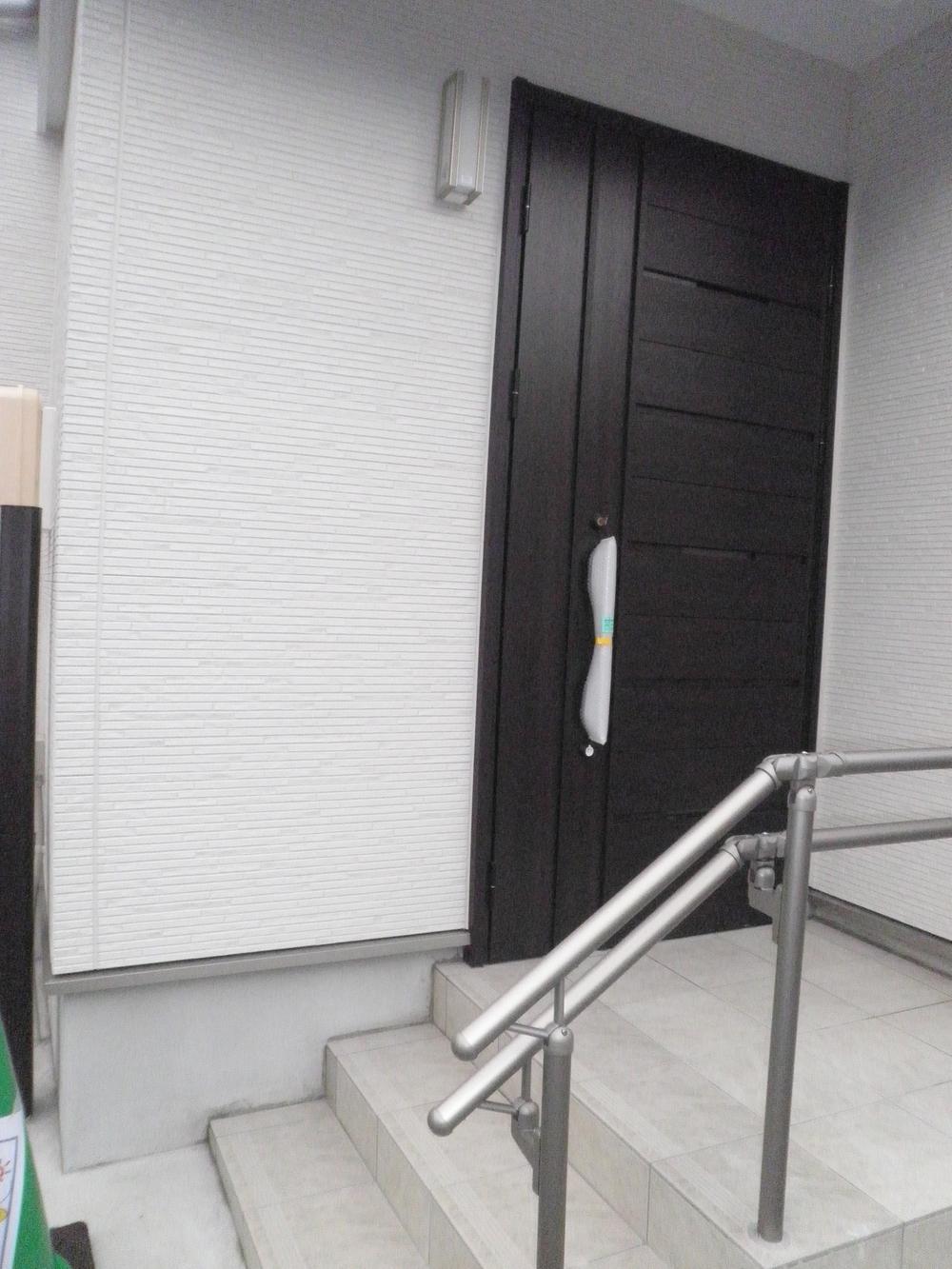 Entrance. Local (11 May 2013) Shooting