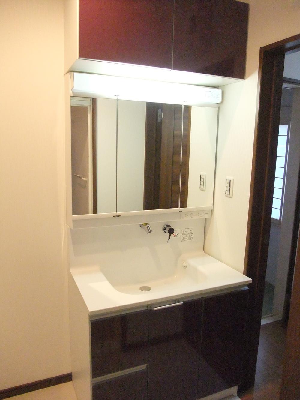 Wash basin, toilet. Vanity with upper cabinet