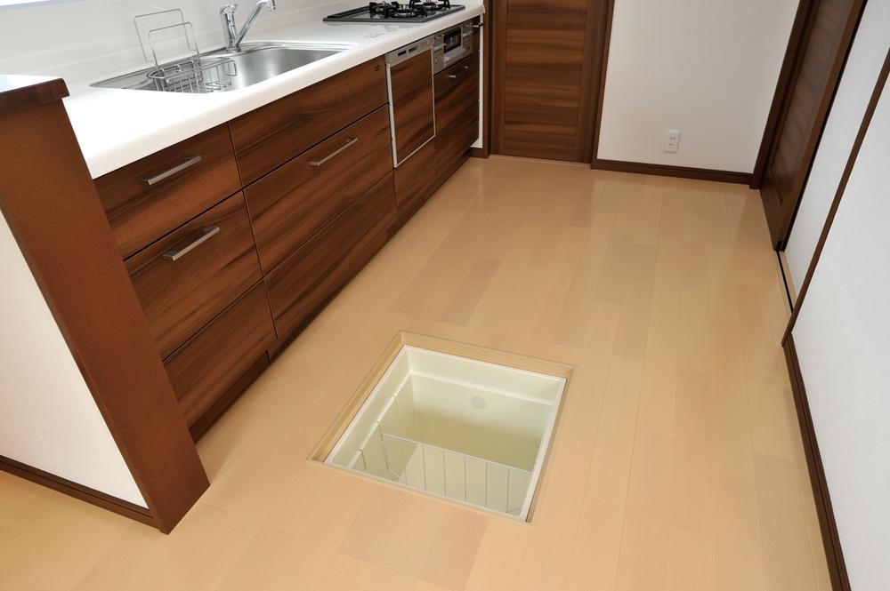 Other Equipment. Useful floor housed in the housing