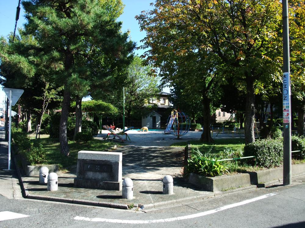 park. 180m to Sakura Park