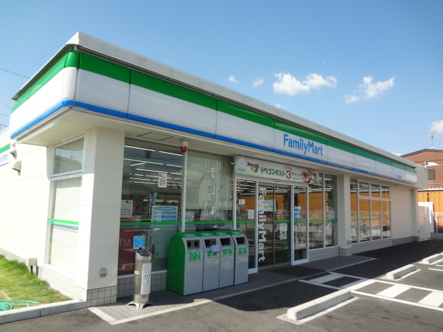 Convenience store. FamilyMart Sakuramoto-cho Station store up (convenience store) 763m