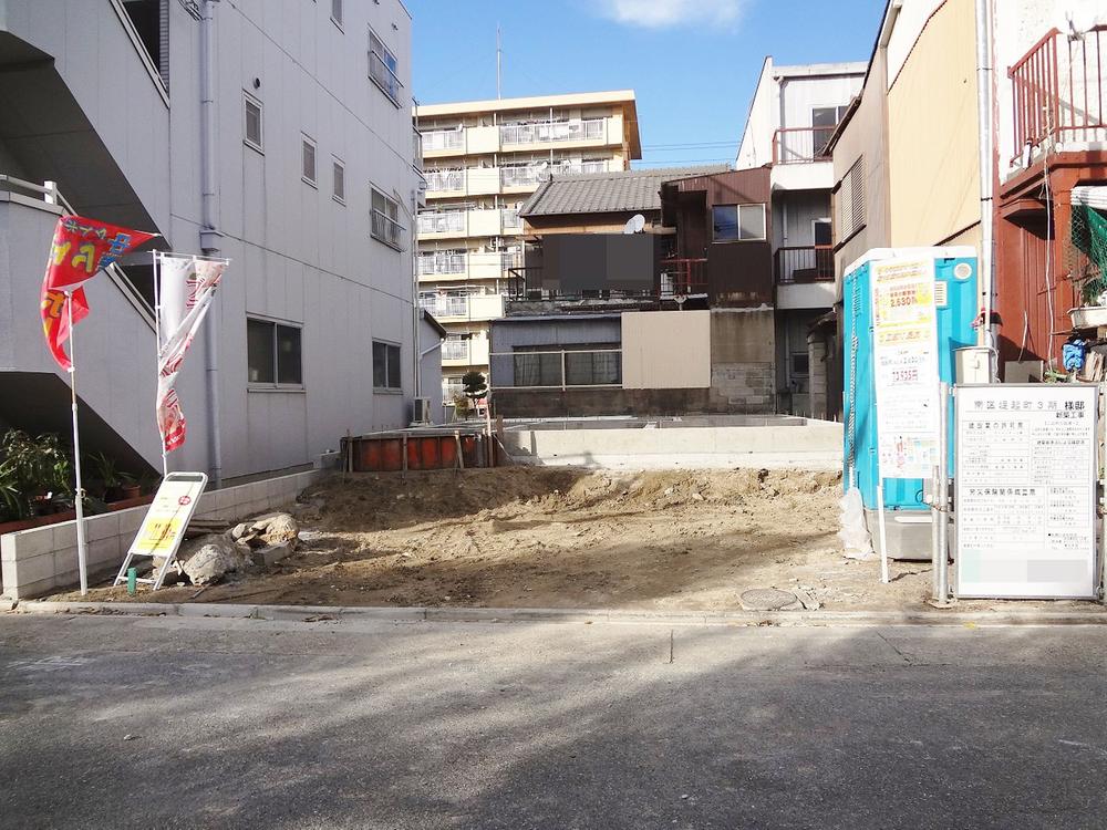 Local photos, including front road. Local (11 May 2013) Shooting