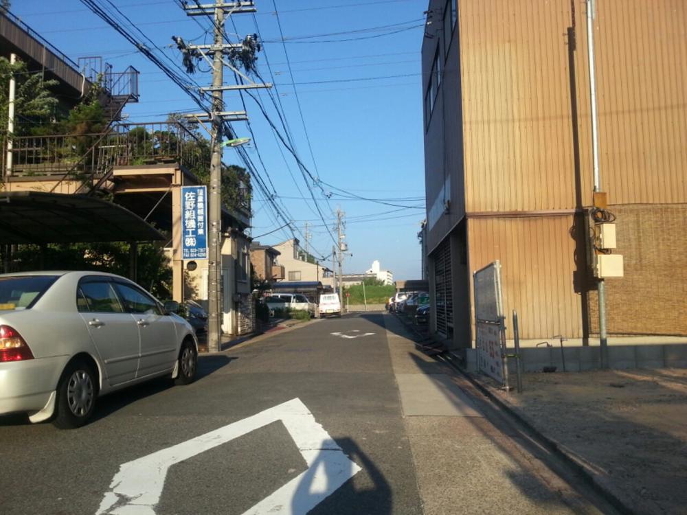 Local photos, including front road. Front road 5.9m