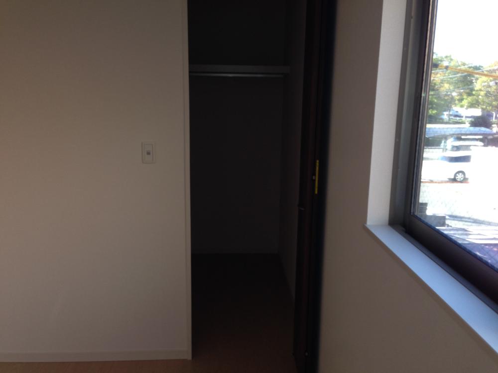 Receipt. 8 pledge Western-style walk-in closet