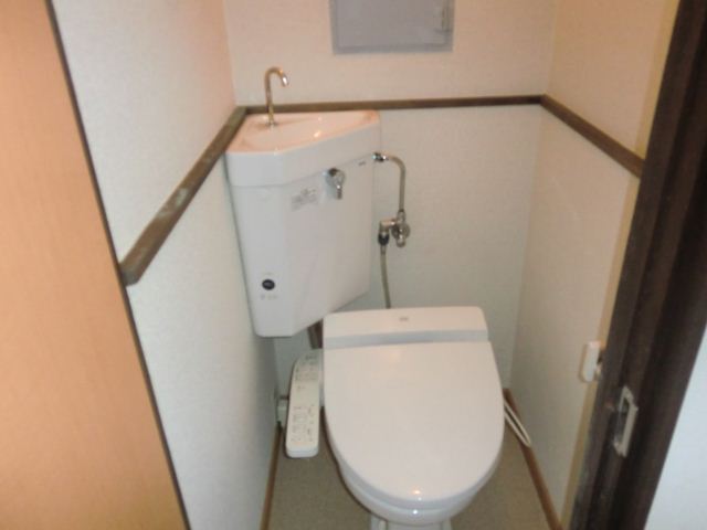 Toilet. separate!