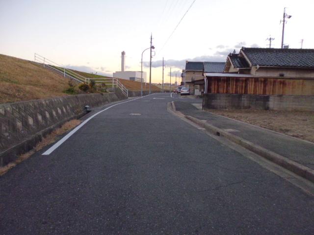 Local photos, including front road. South Frontal road 2013 December 12, shooting