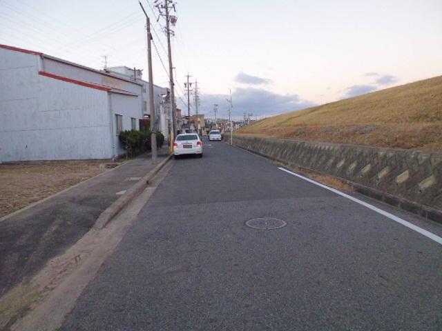 Local photos, including front road. South Frontal road 2013 December 12, shooting